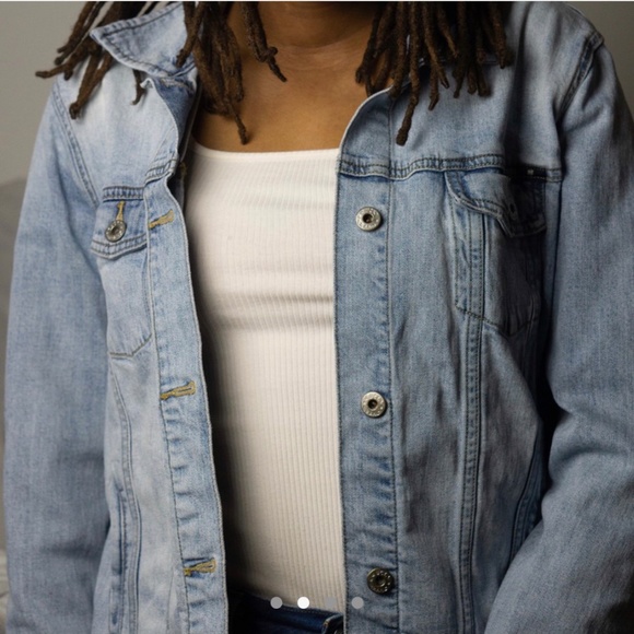 Levi's Light Wash Denim Jacket - Picture 4 of 8